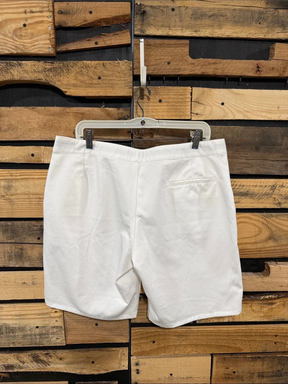 Under Armour Performance Women’s White Golf Shorts Size 14